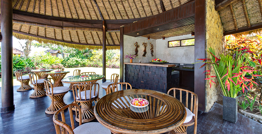 Taman Ahimsa - Poolside cabana dining area